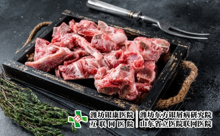 攝圖網_326521609_木質托盤中含有骨頭的生肉 黑色背景 頂端視圖魚片屠夫木板食物小牛羊肉廚房營養烹飪肩膀（企業商用）