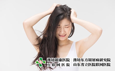 攝圖網_501713659_脫發問題抓頭苦惱的年輕女性（企業商用）