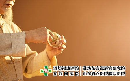 攝圖網_501682826_老中醫拔火罐（企業商用）